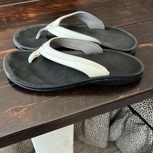Olukai flip flops womens size 10